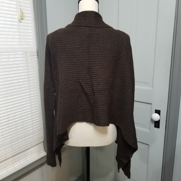 ✨ Maurices Plus Size Shark Hem Bite Shrug Sweater - Picture 6 of 6